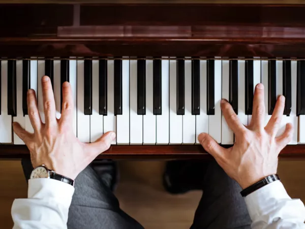 Hands on a piano